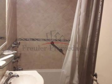 DEPARTAMENTO A LA VENTA 3 AMBIENTES C/ BALCON CORRIDO A LA CALLE ** Urgencia de venta por viaje**