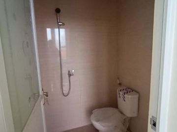 rumah lokasi tengah kota di gubeng Row jalan bisa 2mobil