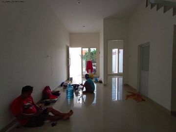 rumah lokasi tengah kota di gubeng Row jalan bisa 2mobil