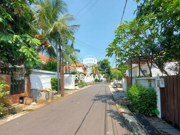 TURUN HARGA!!! DIJUAL RUMAH HITUNG TANAH DI DAERAH CIPETE RAYA JAKSEL