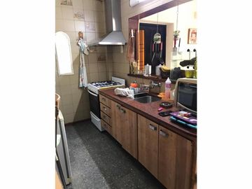 CASA DE 4 AMBIENTES CON COCHERA Y FONDO LIBRE