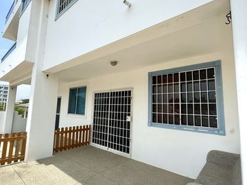 Punta Blanca, 2 casas adosadas con vista al mar, en venta.