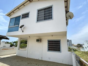 Punta Blanca, 2 casas adosadas con vista al mar, en venta.
