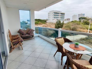 Punta Blanca, 2 casas adosadas con vista al mar, en venta.