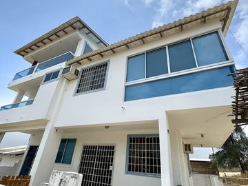 Punta Blanca, 2 casas adosadas con vista al mar, en venta.