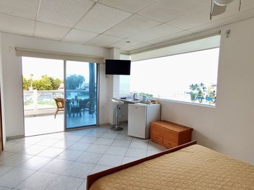 Punta Blanca, 2 casas adosadas con vista al mar, en venta.