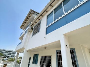 Punta Blanca, 2 casas adosadas con vista al mar, en venta.