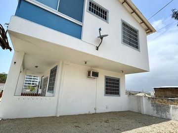 Punta Blanca, 2 casas adosadas con vista al mar, en venta.