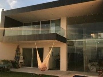 CASA EN FRACCIONAMIENTO EN BURGOS, TEMIXCO, MORELOS.