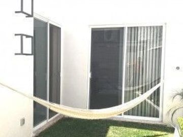 CASA EN FRACCIONAMIENTO EN BURGOS, TEMIXCO, MORELOS.