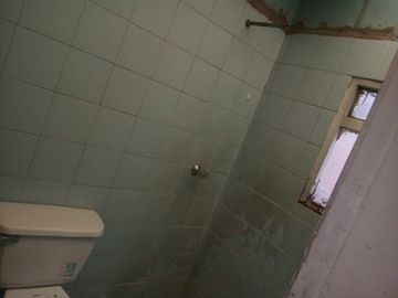 SE VENDE  CASA  BARRIO ROMA PROPIA COMERCIO 3 PISOS 6:00 Frente X 12:00  Fondo KENNEDY BOGOTA.