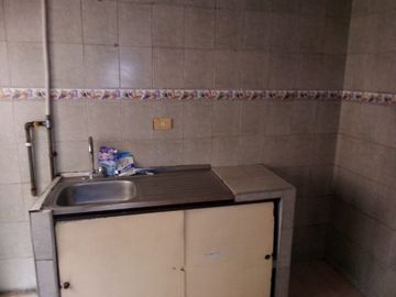 SE VENDE  CASA  BARRIO ROMA PROPIA COMERCIO 3 PISOS 6:00 Frente X 12:00  Fondo KENNEDY BOGOTA.