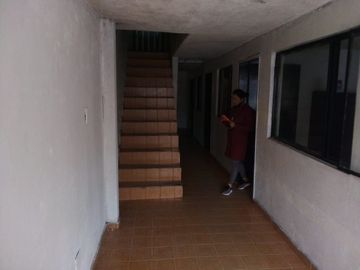 SE VENDE  CASA  BARRIO ROMA PROPIA COMERCIO 3 PISOS 6:00 Frente X 12:00  Fondo KENNEDY BOGOTA.