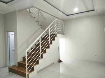 SEWA Rumah Jatipadang 2Lantai dekat TB Simatupang minimal 1tahun sewa