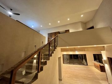 CASA EN VENTA, YUCATAN COUNTRY CLUB, FRENTE AL CAMPO DE GOLF