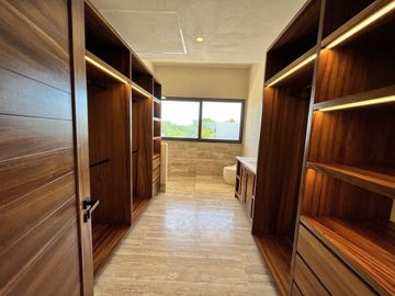 CASA EN VENTA, YUCATAN COUNTRY CLUB, FRENTE AL CAMPO DE GOLF