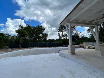 CASA EN VENTA, YUCATAN COUNTRY CLUB, FRENTE AL CAMPO DE GOLF