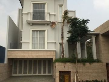 Rumah 3 lantai dalam cluster di lebak bulus jakarta selatan