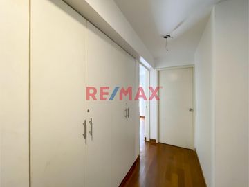 ✨ Descubre tu nuevo hogar en el corazón de Santiago de Surco. Presentamos un exclusivo departamento con espacios amplios y acabados de primera. Ubicad