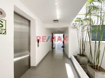 ✨ Descubre tu nuevo hogar en el corazón de Santiago de Surco. Presentamos un exclusivo departamento con espacios amplios y acabados de primera. Ubicad