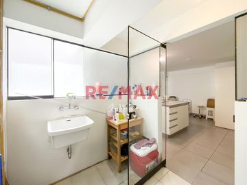 ✨ Descubre tu nuevo hogar en el corazón de Santiago de Surco. Presentamos un exclusivo departamento con espacios amplios y acabados de primera. Ubicad