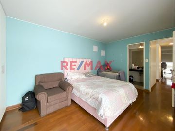 ✨ Descubre tu nuevo hogar en el corazón de Santiago de Surco. Presentamos un exclusivo departamento con espacios amplios y acabados de primera. Ubicad