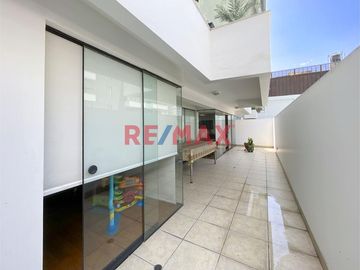 ✨ Descubre tu nuevo hogar en el corazón de Santiago de Surco. Presentamos un exclusivo departamento con espacios amplios y acabados de primera. Ubicad