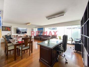 ✨ Descubre tu nuevo hogar en el corazón de Santiago de Surco. Presentamos un exclusivo departamento con espacios amplios y acabados de primera. Ubicad