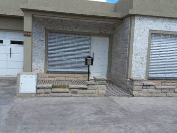 Casa Fondo en venta en Villa Luzuriaga