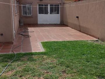 Casa Fondo en venta en Villa Luzuriaga