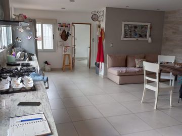 Casa Fondo en venta en Villa Luzuriaga
