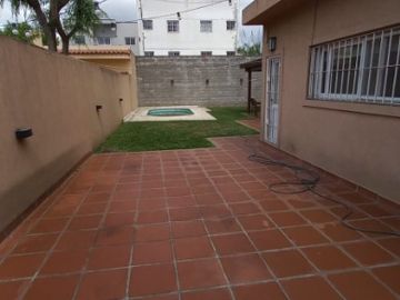 Casa Fondo en venta en Villa Luzuriaga