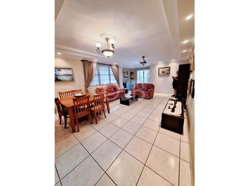 VENTA DE CASA CON PISCINA EN BRISAS DEL GOLF $260,000 #528