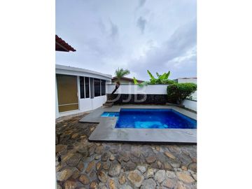 VENTA DE CASA CON PISCINA EN BRISAS DEL GOLF $260,000 #528