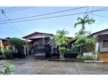 VENTA DE CASA CON PISCINA EN BRISAS DEL GOLF $260,000 #528