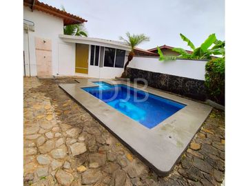 VENTA DE CASA CON PISCINA EN BRISAS DEL GOLF $260,000 #528