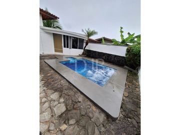 VENTA DE CASA CON PISCINA EN BRISAS DEL GOLF $260,000 #528