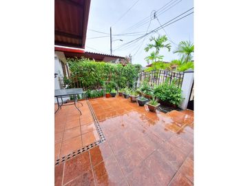 VENTA DE CASA CON PISCINA EN BRISAS DEL GOLF $260,000 #528