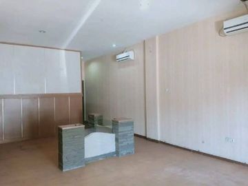 Ruko 4 lantai hadap jalan raya ngagel Lokasi strategis Umsse