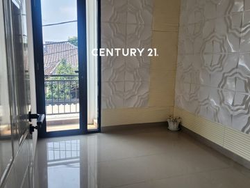 Rumah Modern 2 Lantai Semi Furnished Di Jakarta Timur