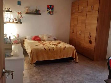 SE VENDE EXCELENTE CASA EN LOS ALCÁZARES CON RENTA, MANIZALES