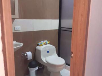 SE VENDE EXCELENTE CASA EN LOS ALCÁZARES CON RENTA, MANIZALES