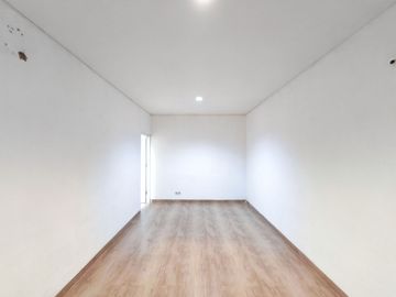 Rumah LT 108 Strategis di BSD 11 Mnt ke Eka Hospital Siap Huni J-52479
