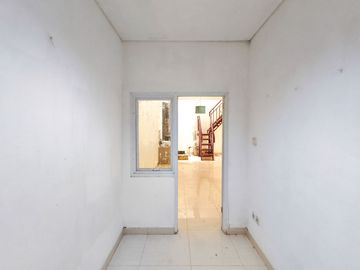 Rumah LT 108 Strategis di BSD 11 Mnt ke Eka Hospital Siap Huni J-52479