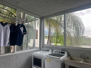 CASA EN VENTA PUERTA DE HIERRO CASTILLA,MTY.NL.
