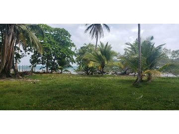 Terreno En Venta Frente Al Mar En Puerto Lindo