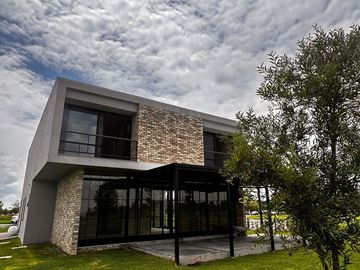 CASA EN VENTA EN VIÑEDOS DEL POLO