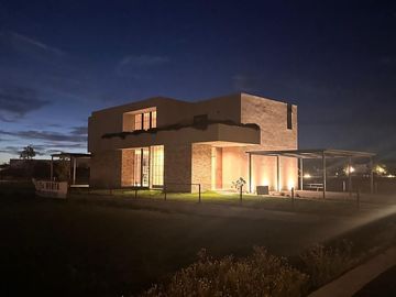 CASA EN VENTA EN VIÑEDOS DEL POLO