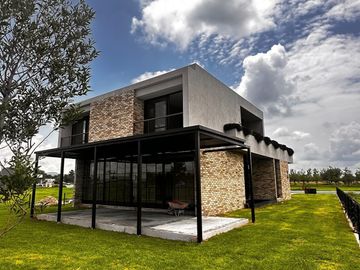 CASA EN VENTA EN VIÑEDOS DEL POLO