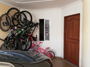 VENDO LINDA CASA REMODELADA Y REFORMADA EN PORTAL DE OVIEDO - ANILLO VIAL
